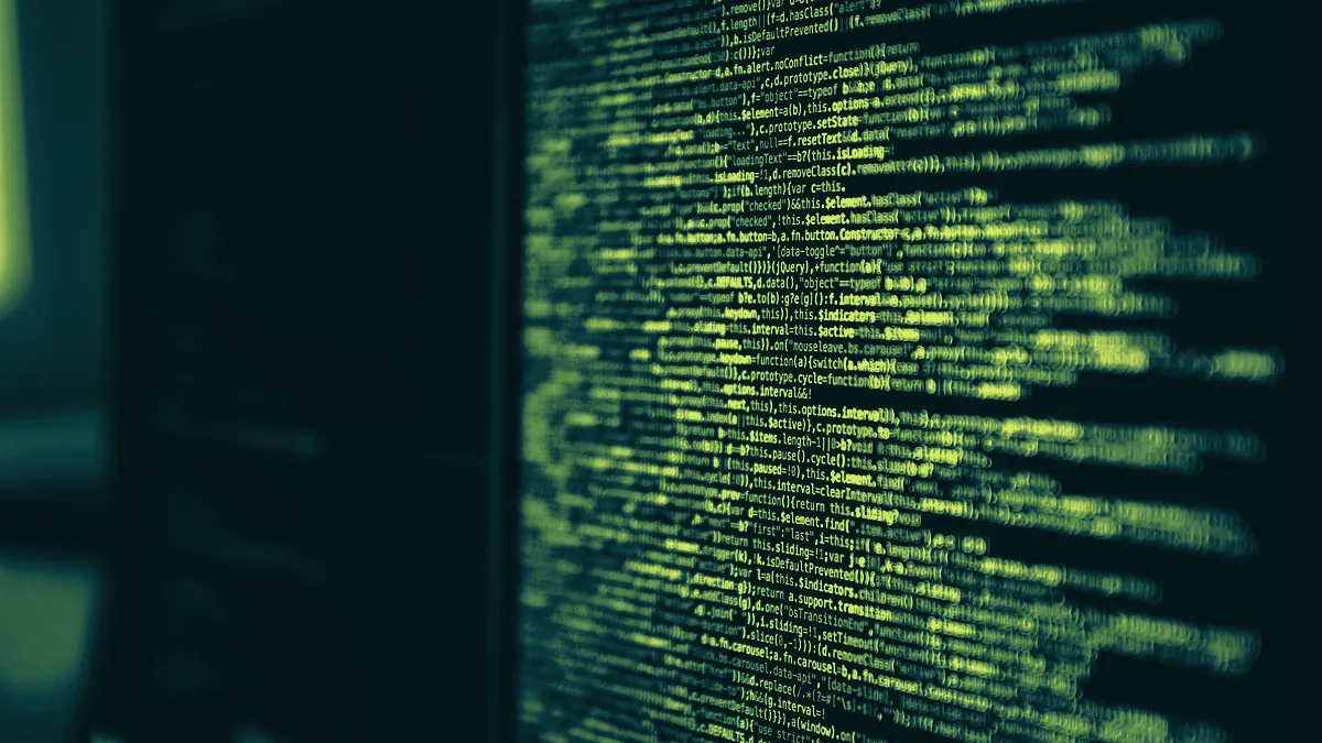 Líneas de código en la pantalla de una computadora