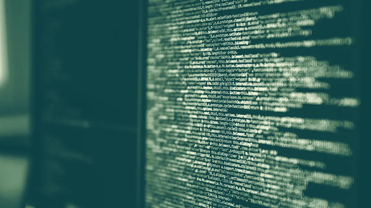 Líneas de código en la pantalla de una computadora